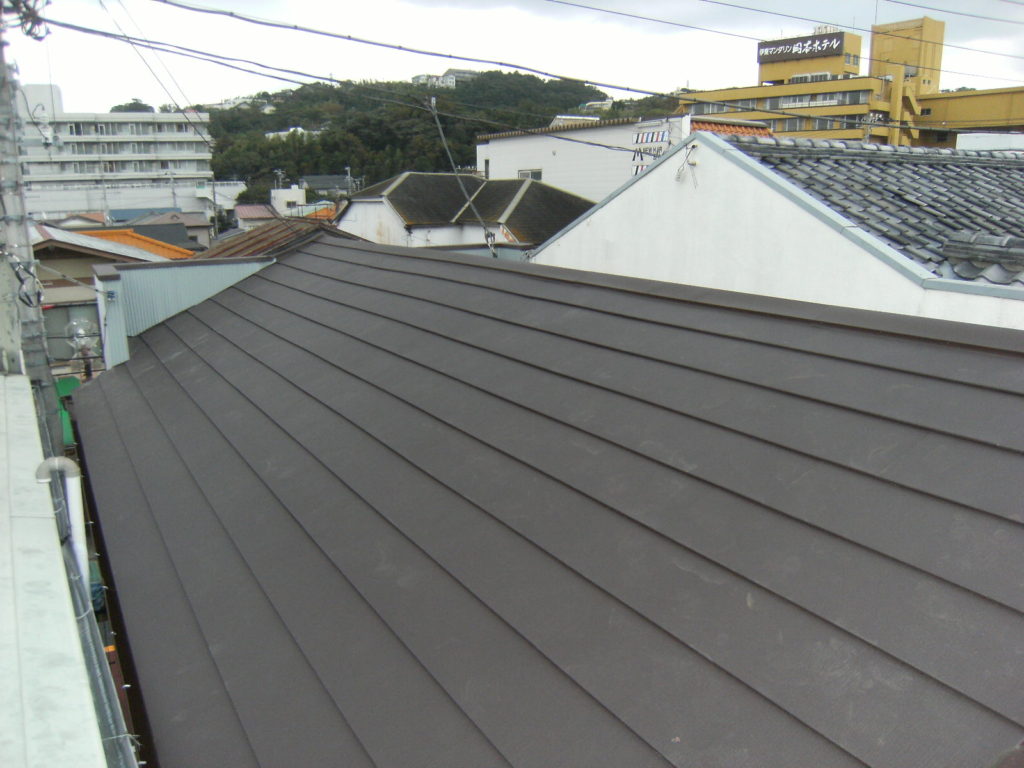 屋根の軽量化をして、地震被害を軽減したい！